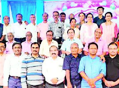 After 39 years, the class filled in Pusad | अन् ३९ वर्षांनंतर पुसदमध्ये भरला वर्ग After 39 years, the class filled in Pusad | अन् ३९ वर्षांनंतर पुसदमध्ये भरला वर्ग