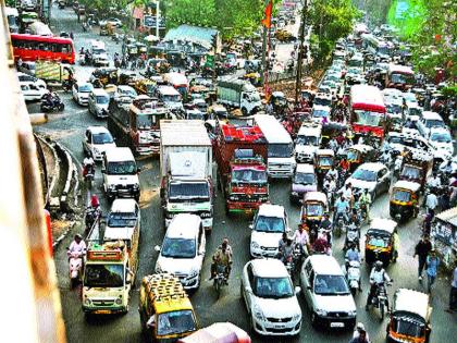 Due to the Dwarka asteroid, heavy vehicos off the road | अवजड वाहनांना द्वारका चौफुलीवरून पुण्याचा मार्ग बंद