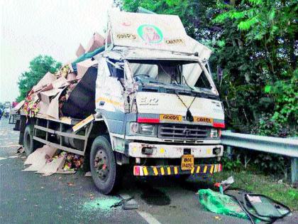 Five strange vehicles accident in Datli Shivar | दातली शिवारात पाच वाहनांचा विचित्र अपघात