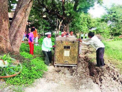  Forestry cage at Dobby Farm | डोबी मळ्यात वनविभागाने लावला पिंजरा