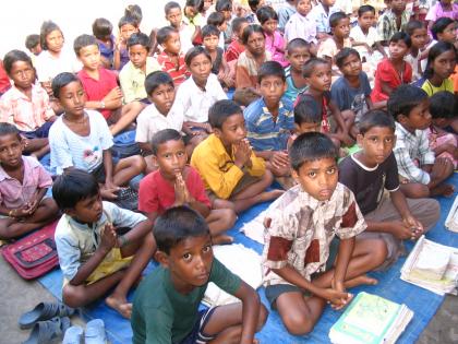 16,000 students of Nagpur district are without uniform | नागपूर जिल्ह्यातील १६ हजार विद्यार्थी गणवेशाविनाच