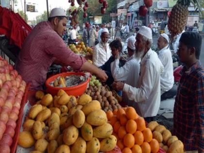 Demand for food with various fruits | विविध फळांसह खाद्यपदार्थांना मागणी Demand for food with various fruits | विविध फळांसह खाद्यपदार्थांना मागणी