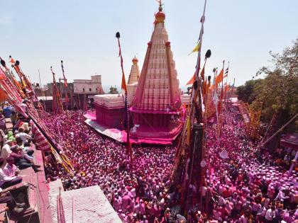 Jyotiba Chaitra Yatra 2018 Lakhs of devotees participate in 'Jyotiba' lane, Chaitra yatra | Jyotiba Chaitra Yatra 2018 लाखो भाविक ‘जोतिबा’च्या चरणी लीन,चैत्र यात्रा उत्साहात