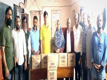 Truckloads of materials will be sent from Kolhapur for the protesters in Mumbai for Maratha reservation | लढा मराठा आरक्षणाचा... हात मदतीचा; कोल्हापुरातून आज ट्रकभर साहित्य मुंबईकडे रवाना होणार Truckloads of materials will be sent from Kolhapur for the protesters in Mumbai for Maratha reservation | लढा मराठा आरक्षणाचा... हात मदतीचा; कोल्हापुरातून आज ट्रकभर साहित्य मुंबईकडे रवाना होणार