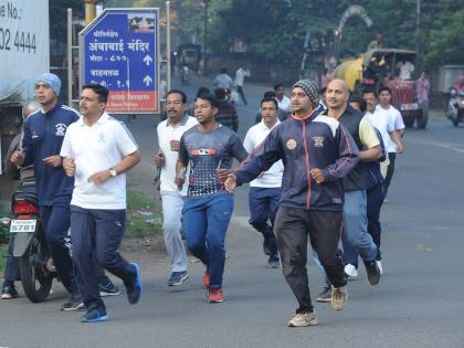 Kolhapur: 'Run for Unity' marathon, officials, employees run for communal harmony | कोल्हापूर : ‘रन फॉर युनिटी’ मॅरेथॉन, एकात्मतेच्या संदेशासाठी अधिकारी, कर्मचारी धावले