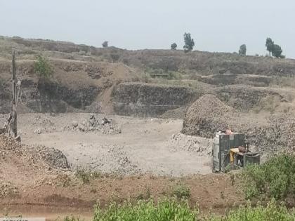 Illegal minor mineral mining in Pimpri Deshmukh Shiwar, Sarpanch threatened with death | पिंप्री देशमुख शिवारात अवैध गौण खनिजाचे उत्खनन, सरपंचाला जीवे मारण्याची धमकी