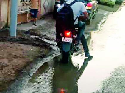 Roads in the city have been demolished under the name 'Mahanet' project | ‘महानेट’ प्रकल्पाच्या नावाने फोडले शहरातील रस्ते Roads in the city have been demolished under the name 'Mahanet' project | ‘महानेट’ प्रकल्पाच्या नावाने फोडले शहरातील रस्ते