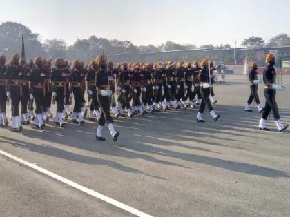 Great movements of the soldiers on the occasion of the 198th anniversary of Bombay Sappers; Salute the martyrs | बॉम्बे सॅपर्सच्या १९८व्या वर्धापनदिनानिमित्त जवानांचे शानदार संचलन; शहिदांना मानवंदना