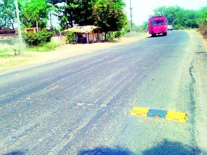 Movement in the air in front of schools on the state road | राज्य मार्गावरील शाळांसमोर हवेत गतिरोधक