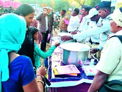 New year's reception is from milking | नववर्षाचे स्वागत दुग्धपानाने