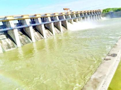 ‘Khadakpurna’ starts discharging water through five curved gates | ‘खडकपूर्णा’ पाच वक्र द्वारातून पाण्याचा विसर्ग सुरू