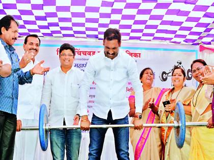 District-level weightlifting competition starts at Chinchwad; Inauguration at the hands of Nitin Kalje | जिल्हास्तरीय वेटलिफ्टिंग स्पर्धा चिंचवड येथे सुरू; नितीन काळजे यांच्या हस्ते उद्घाटन