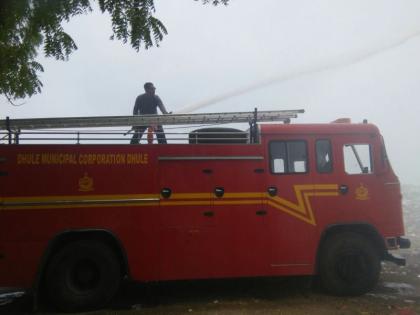 Fire brigade fertilizer project | धुळयात गांडूळ खत प्रकल्पातील कच-याला आग