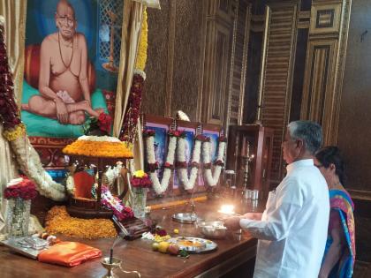 Millions of devotees performed Sri Gurucharitra Parayan at home | लाखो सेवेकऱ्यांनी केले घरच्या घरी श्रीगुरुचरित्र पारायण