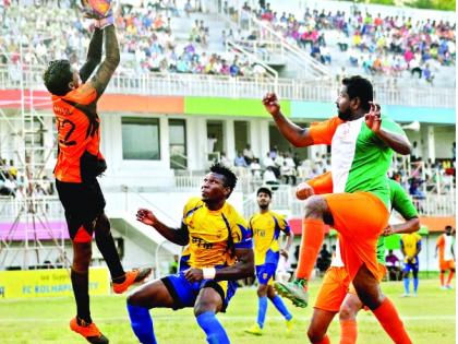 Dilbahar, Patakal ahead of the Football Mahasangram; In the end, the challenge of Patan (B), Shivaji Tarun Mandal ended | दिलबहार, पाटाकडील यांची आगेकूच फुटबॉल महासंग्राम; अनुक्रमे पाटाकडील (ब), शिवाजी तरुण मंडळ यांचे आव्हान संपुष्टात