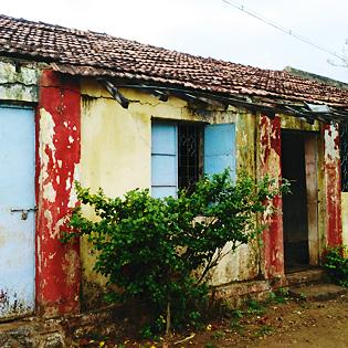  Lessons of learning among students in 408 dilapidated classrooms | ४०८ जीर्ण वर्गखोल्यांमध्ये विद्यार्थ्यांना शिक्षणाचे धडे