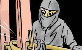 Lampas looted Rs 4 lakh in burglary | घरफोडीत चार लाखाचा ऐवज लंपास