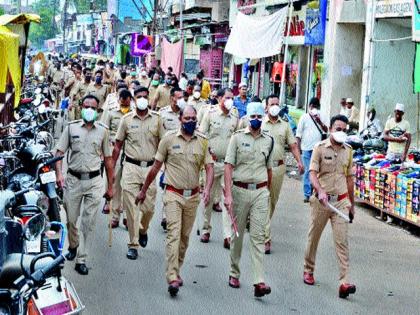 Malegaon Goat Eid prayers at home; Police operations | मालेगावी बकरी ईदचेही घरीच नमाजपठण; पोलिसांचे संचलन