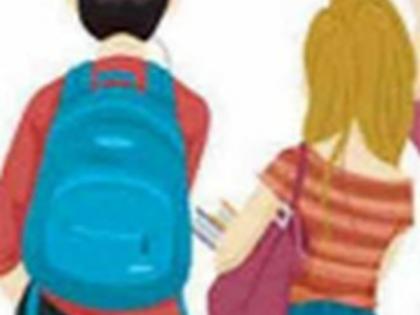 Struggling to get students | विद्यार्थी मिळविण्यासाठी धडपड Struggling to get students | विद्यार्थी मिळविण्यासाठी धडपड