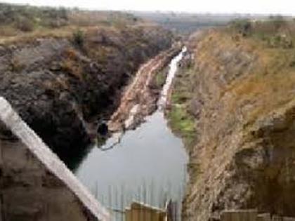 Farmers insist on Jalasamadhi agitation for upsa plan | उपसा योजना दुरुस्तीसाठी शेतकरी जलसमाधी आंदोलनावर ठाम