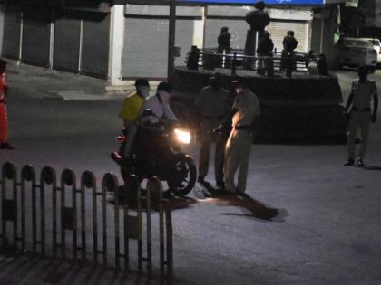 Come and go home at night ..! | रात्रीच्या संचारबंदीत आओ जाओ अपना घर..! Come and go home at night ..! | रात्रीच्या संचारबंदीत आओ जाओ अपना घर..!