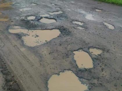 The roads in Peth taluka are in progress | पेठ तालुक्यातील रस्त्यांची लागली वाट The roads in Peth taluka are in progress | पेठ तालुक्यातील रस्त्यांची लागली वाट