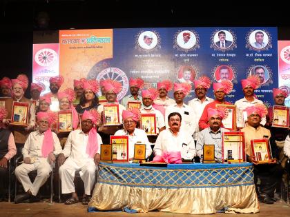 Distribution of two year award of Kadava Gaurav! | कादवा गौरवच्या दोन वर्षांच्या पुरस्कारांचे वितरण !