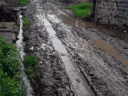 Parbhani: The miserable condition of the internal road in the village of Kausadi | परभणी : कौसडी गावातील अंतर्गत रस्त्याची दयनीय अवस्था