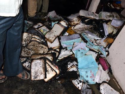 Parbhani: Due to burning fireworks documents, fire broke out in the office | परभणी :कार्यालयास लागलेल्या आगीत कागदपत्रे जळून खाक