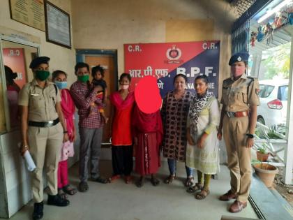 RPF handed over a minor girl who had strayed from Allahabad to Thane station to her sister | अलाहाबाद येथून ठाणे स्थानकात भरकटलेली अल्पवयीन मुलगी आरपीएफने केली बहिणीकडे सुपूर्द