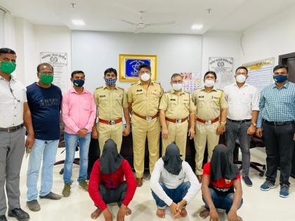 Three arrested in Jharkhand for stealing jewelery worth Rs 1.37 crore from Thane jewelery shop | ठाण्यातील ज्वेलर्सच्या दुकानातून एक कोटी ३७ लाखांचे दागिने चोरणाऱ्या झारखंडच्या तिघांना अटक