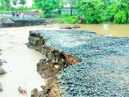 Diversion bridges on the highway carried away | महामार्गावरील डायव्हर्शन पूल गेला वाहून