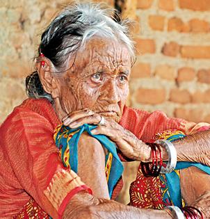 Gajananababababha blessings and fasting also in the 105th year | गजाननबाबांचा आशीर्वाद अन् १०५ व्या वर्षीही उपवास Gajananababababha blessings and fasting also in the 105th year | गजाननबाबांचा आशीर्वाद अन् १०५ व्या वर्षीही उपवास