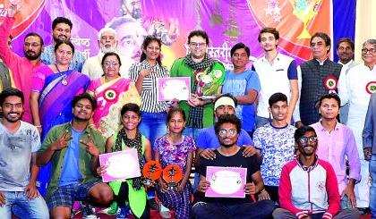 First prize for 'Dwaraka' in Bahujan Theater | बहुजन रंगभूमीच्या ‘गटार’ला प्रथम बक्षीस