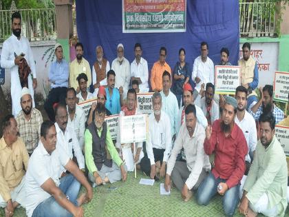 Protest against Bidhudi's statement in Jalgaon! | जळगावात बिधूडींच्या वक्तव्याविरोधात धरणे आंदोलन!फौजदारी खटला दाखल करण्याची मागणी