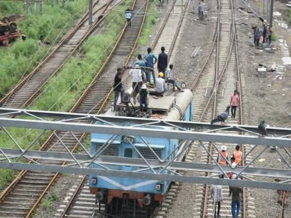 38-hour megablock at 43 hours; Inconvenience to commuters due to extension of mega block time on Harbor route | 38 तासांचा मेगाब्लॉक 43 तासांवर; हार्बर मार्गावरील मेगा ब्लॉकची वेळ वाढविल्याने प्रवाशांची गैरसोय