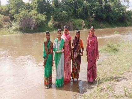 37 mm rain in two days; water came to the river Sina | दोन दिवसांत पडला ३७ मि.मी. पाऊस; सीना नदीला आले पाणी.