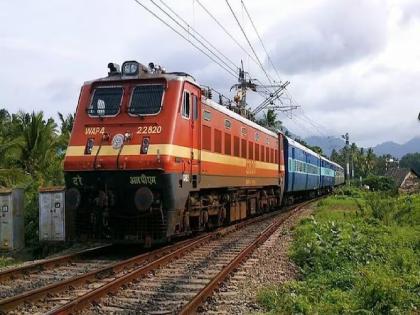 A special train will run to Konkan during the summer holidays | उन्हाळ्याच्या सुट्टयात कोकणात जाण्यासाठी विशेष ट्रेन धावणार