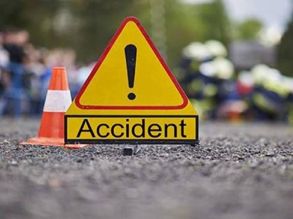 Four wheeler fell under bridge, three killed and four injured from Amalner, incident near Navalnagar | चारचाकी पुलाखाली कोसळली, अमळनेरचे तिघे ठार, चारजण जखमी