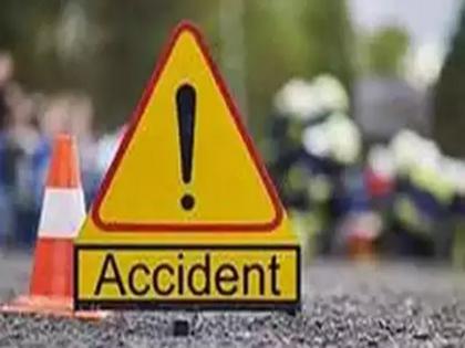 4 year old child and young man died after bike collided with standing truck | रस्त्यातच उभ्या ट्रकला दुचाकी धडकून ४ वर्षीय बाळासह तरुण ठार