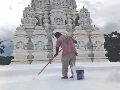 white stripes in summer; Now waterproof work done on Siddheshwar's tempels roof | उन्हाळ्यात चटकेरोधक पांढरे पट्टे; आता सिद्धेश्वरांचं छत झालं वॉटरप्रूफ