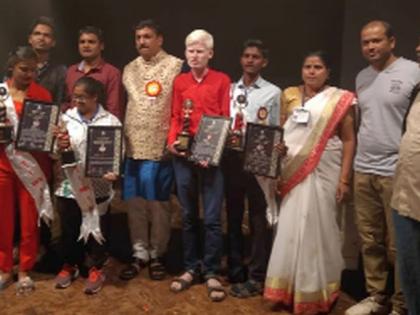 Award for handicapped student with disabilities | दिव्यांग विद्यार्थ्याला हस्तकलेत पुरस्कार