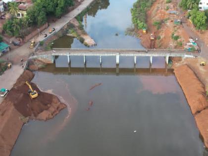 1 million cubic meters of silt removed from 13 rivers in Ratnagiri district, It will help to control the flood situation | रत्नागिरी जिल्ह्यातील १३ नद्यांमधून काढला १० लाख घनमीटर गाळ, पूरपरिस्थिती नियंत्रणात येण्यास मदत होणार 