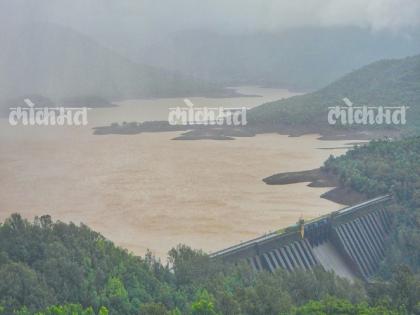 Strong return of rain in Satara district to the west; Water inflow increased in Koyna Dam | सातारा जिल्ह्यात पश्चिमेकडे पावसाचं दमदार पुनरामगन; कोयना धरणात पाण्याची आवक वाढली 