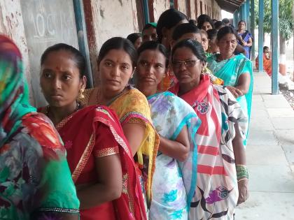 82 percent polling for 10 Gram Panchayats in Shrigonda taluka | श्रीगोंदा तालुक्यात दहा ग्रामपंचायतीसाठी सरासरी ८२ टक्के मतदान