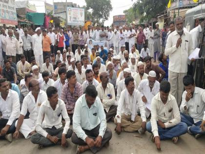 Stop the road in Bodegaon: demand for EVM deletion | बोधेगावात रास्ता रोको : ईव्हीएम हटविण्याची मागणी