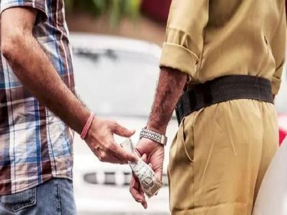 Will not arrest, will help; Give five thousand rupees! police arrested by ACB | अटक करणार नाही, मदत करणार; पाच हजार रुपये दे!