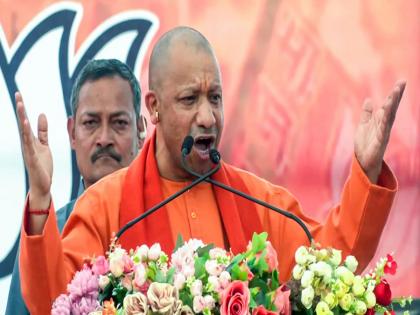 Congress policy of inciting caste conflicts like the British; Attack of Yogi Adityanath | इंग्रजांप्रमाणेच जातीजातीत भांडणे लावण्याचे कॉंग्रेसचे धोरण; योगी आदित्यनाथ यांचा हल्लाबोल