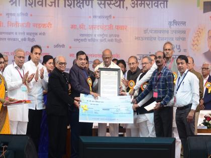 Sharad Pawar honored with Dr. Punjabrao Deshmukh Award, presented by Nitin Gadkari | डॉ. पंजाबराव देशमुख स्मृती पुरस्काराने शरद पवार सन्मानित, नितीन गडकरी यांच्या हस्ते प्रदान