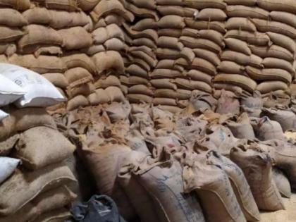 lifting of grain from the warehouse in Akola has been stopped for four days again! | अकोला येथील गोदामातून पुन्हा चार दिवसांपासून धान्याची उचल बंद!